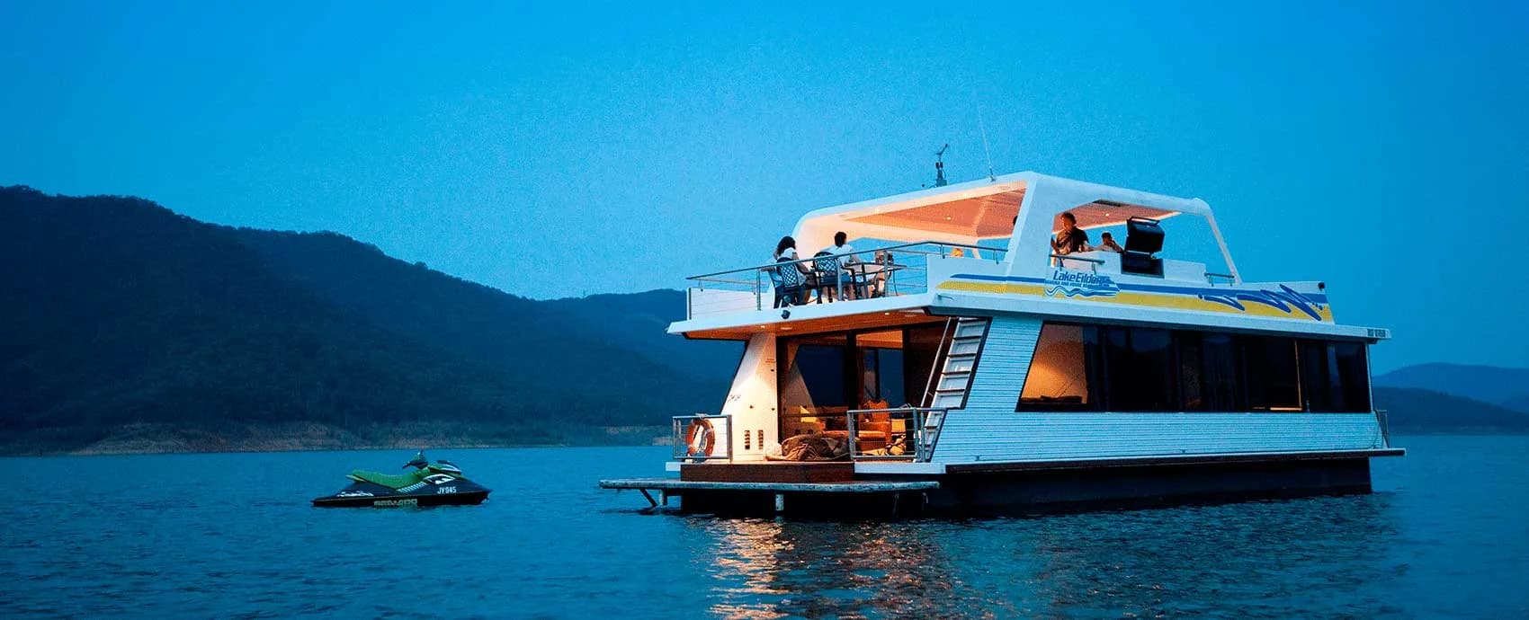 Houseboating photo 1