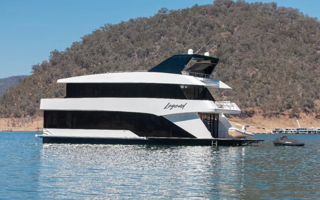 Status Luxury Houseboats